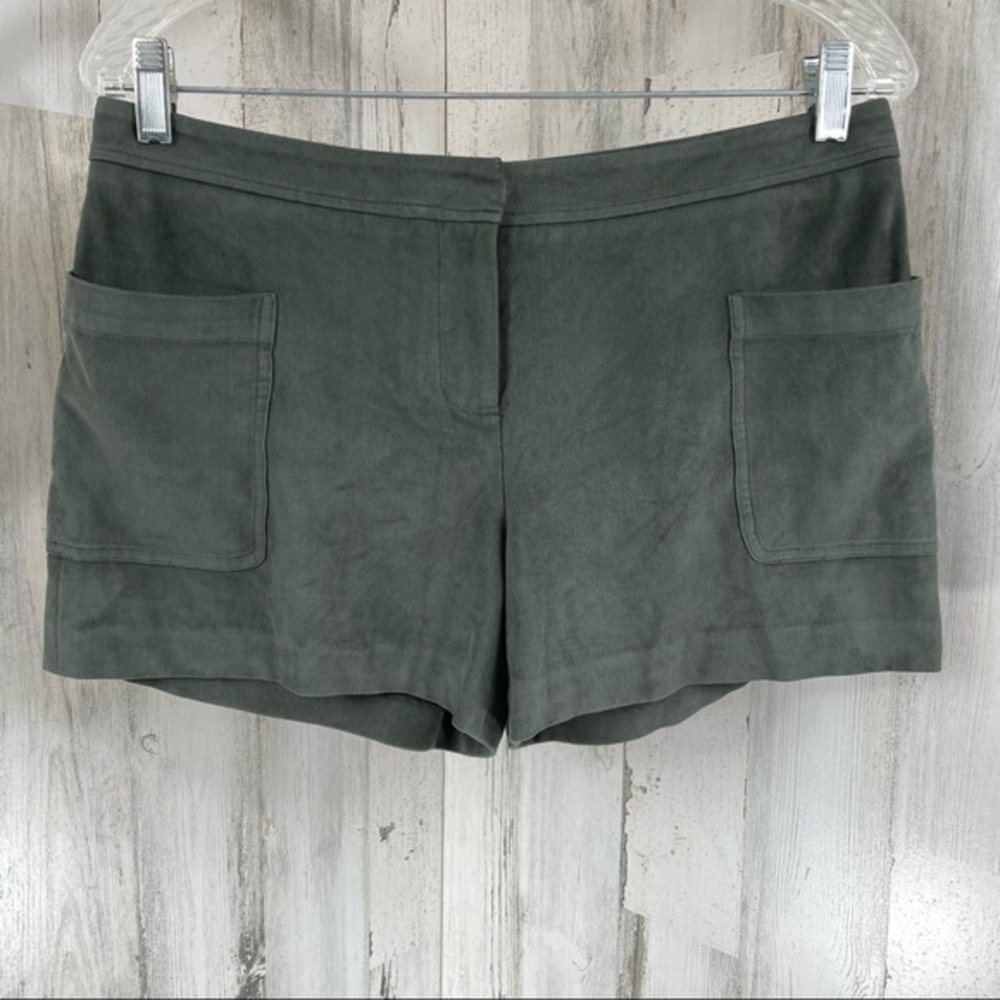 Vince Camuto Women’s Green‎ Faux Suede Soft Shorts Sz 6